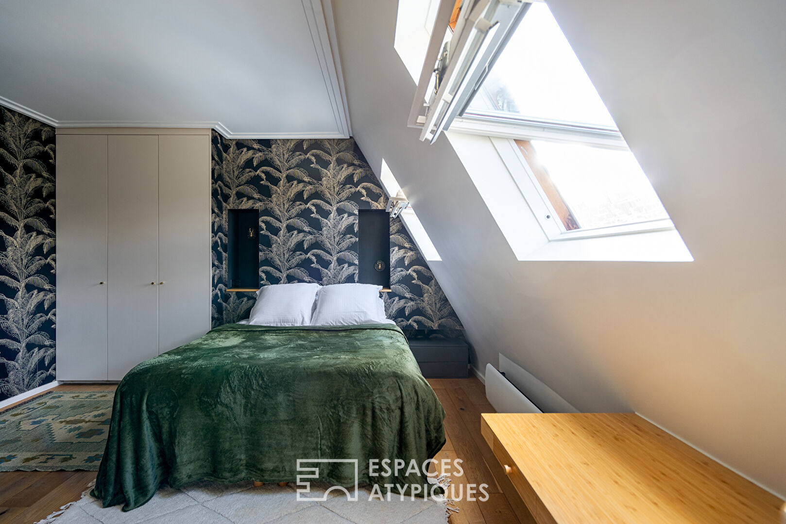 Studio rénové au dernier étage d’un immeuble avec ascenseur au coeur du Marais