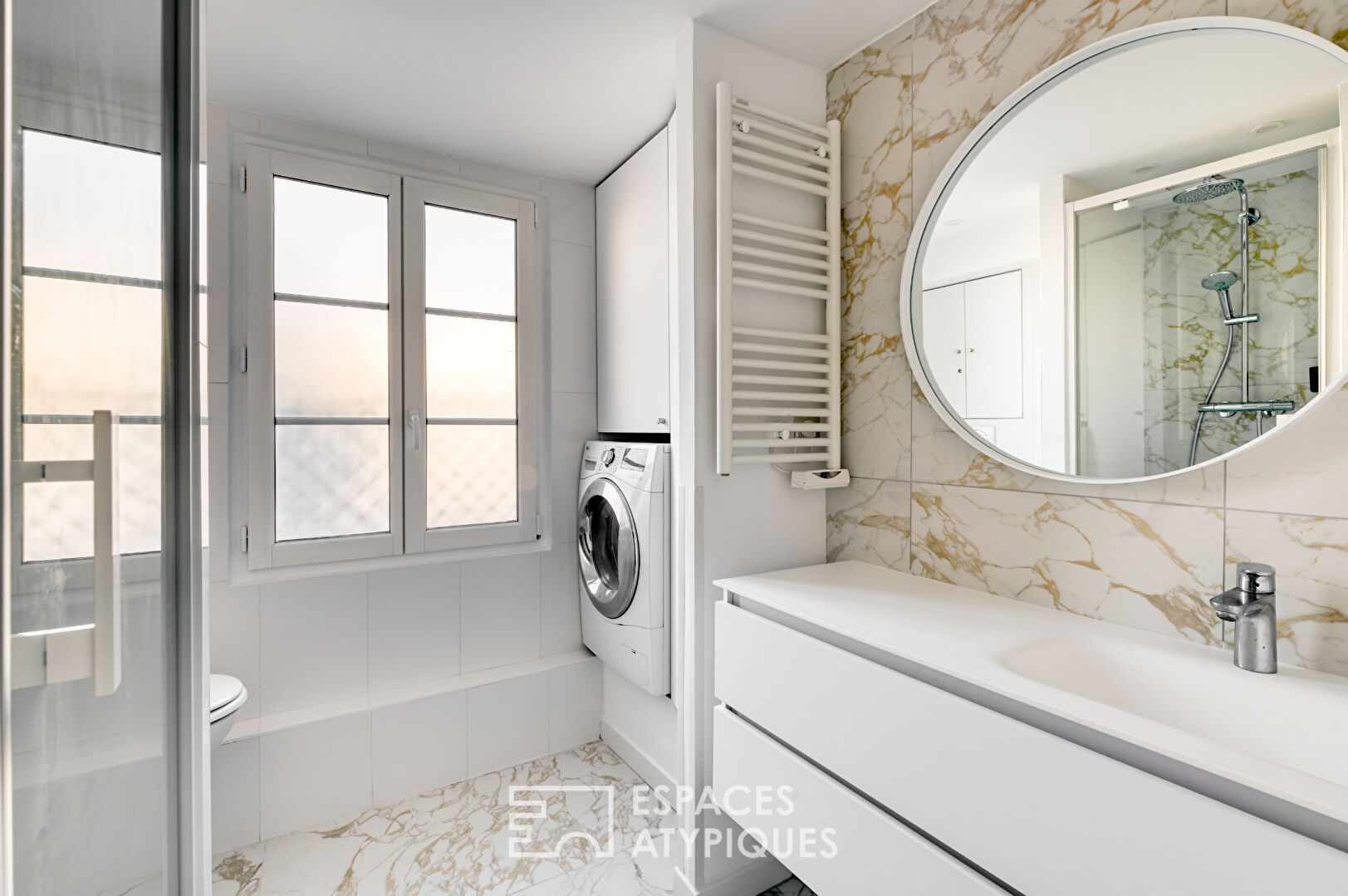 Appartement rénové avec balcon filant au coeur du Marais historique