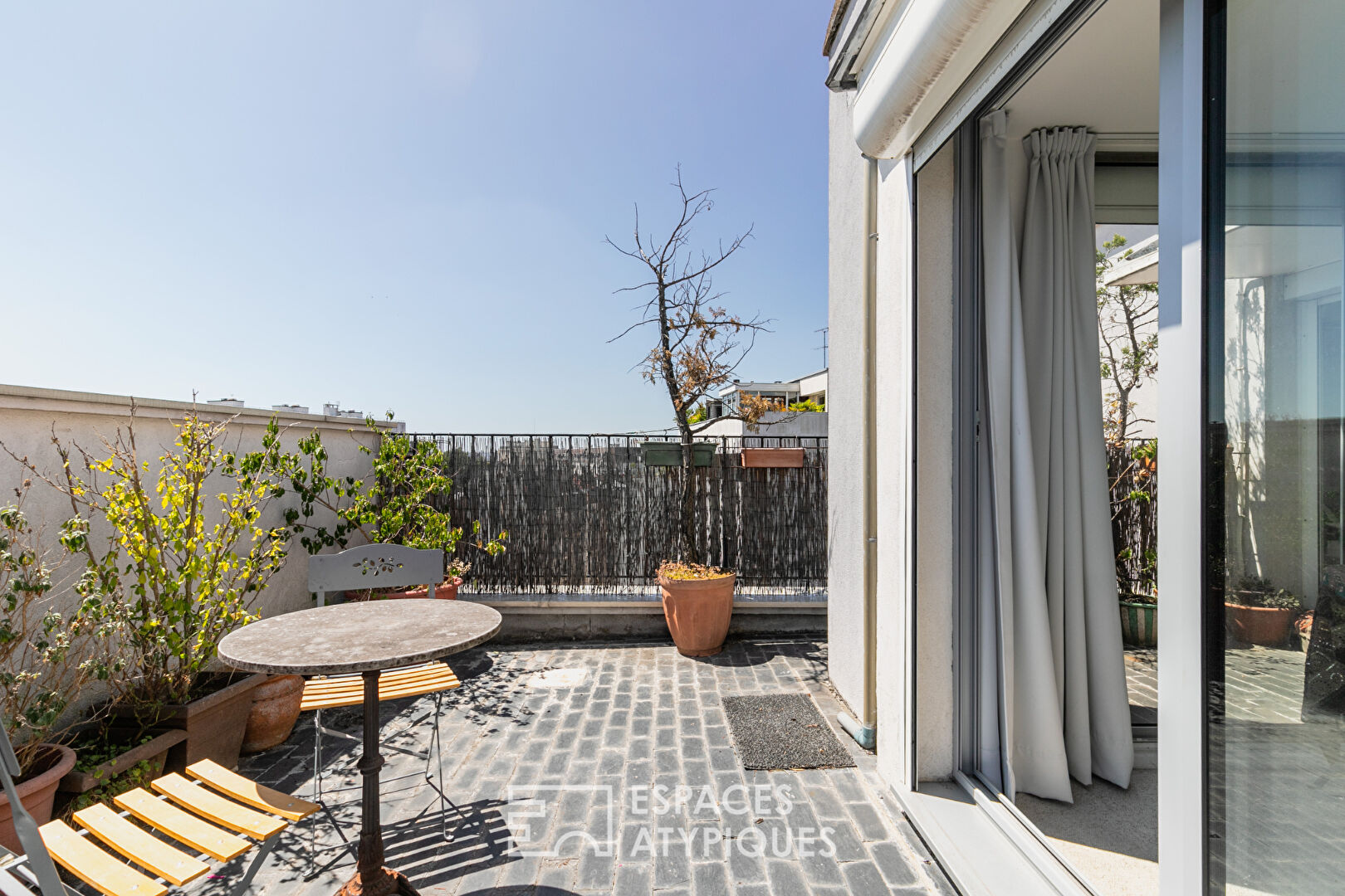 Appartement d&rsquo;artiste avec terrasse et vues