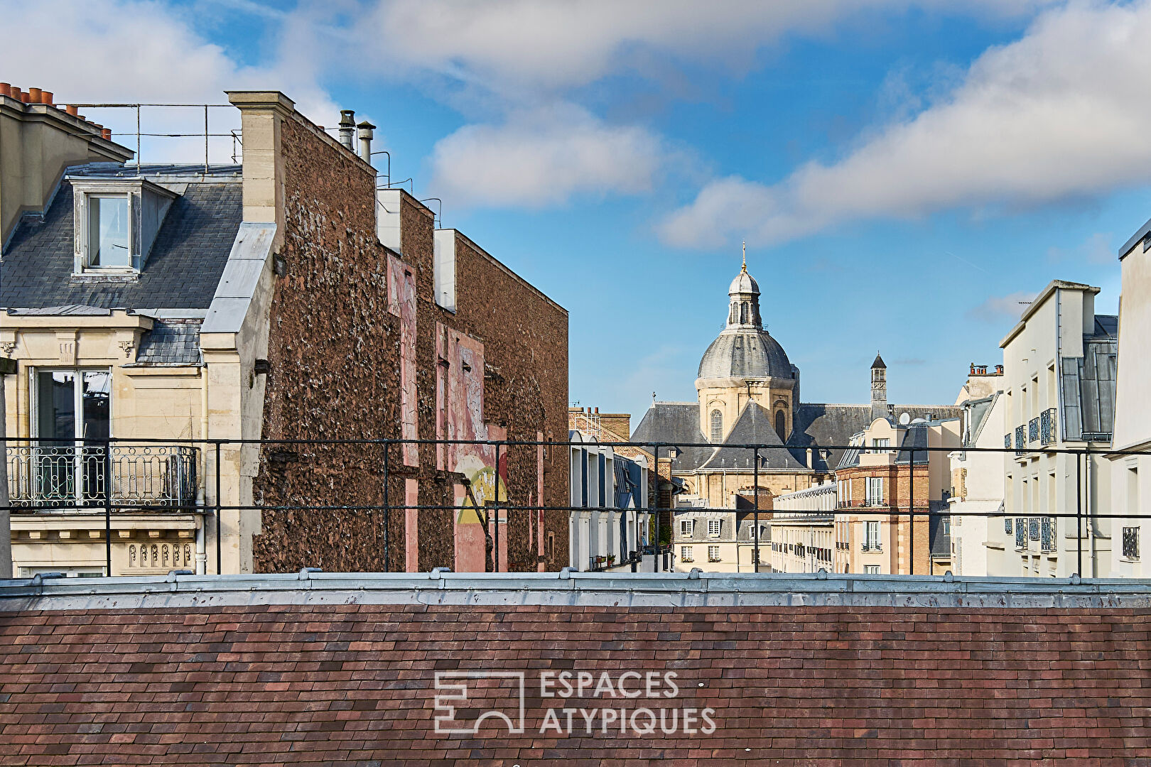 Un appartement d&rsquo;artiste à réinventer, à deux pas de la Place des Vosges et du village Saint-Paul
