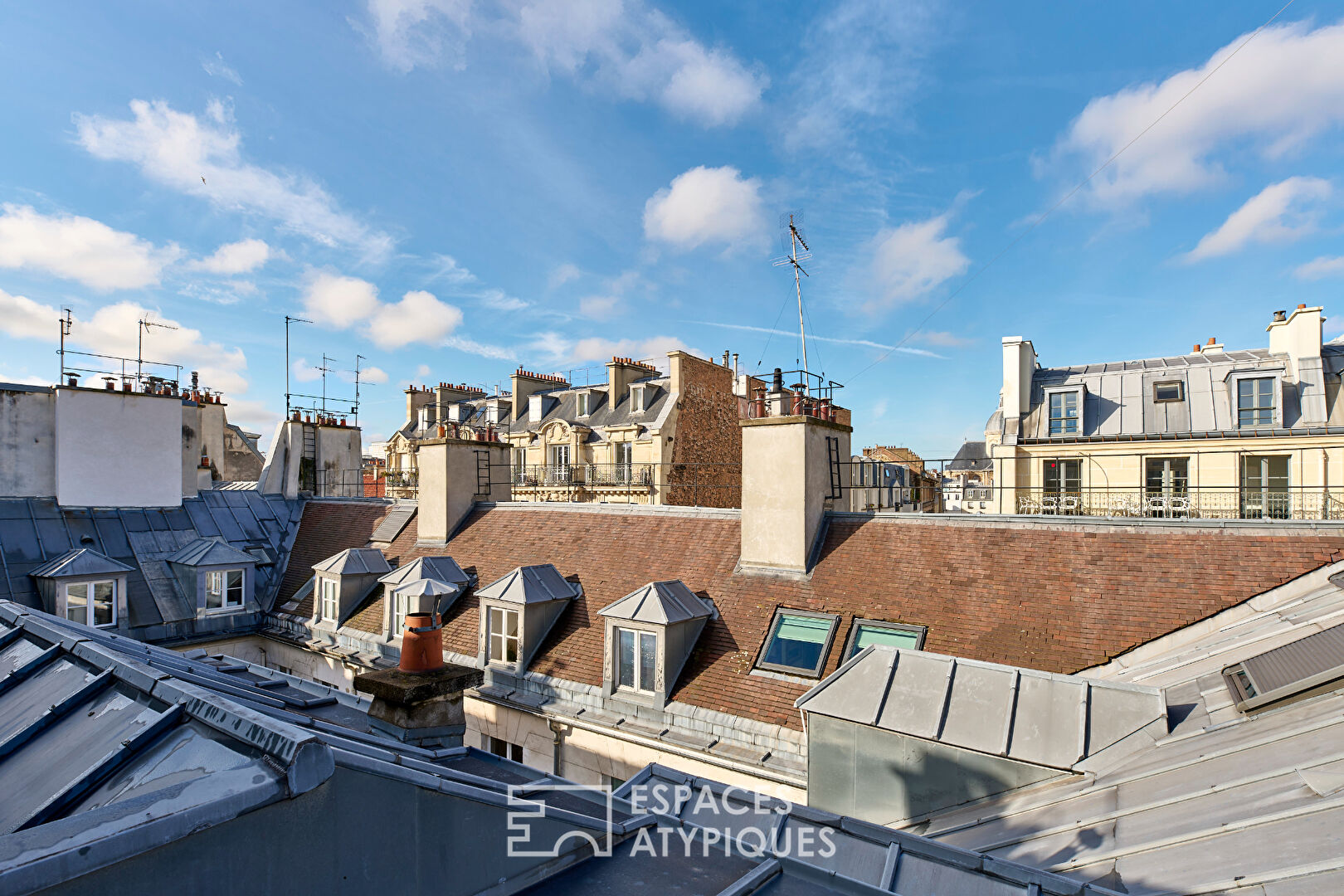 Un appartement d&rsquo;artiste à réinventer, à deux pas de la Place des Vosges et du village Saint-Paul