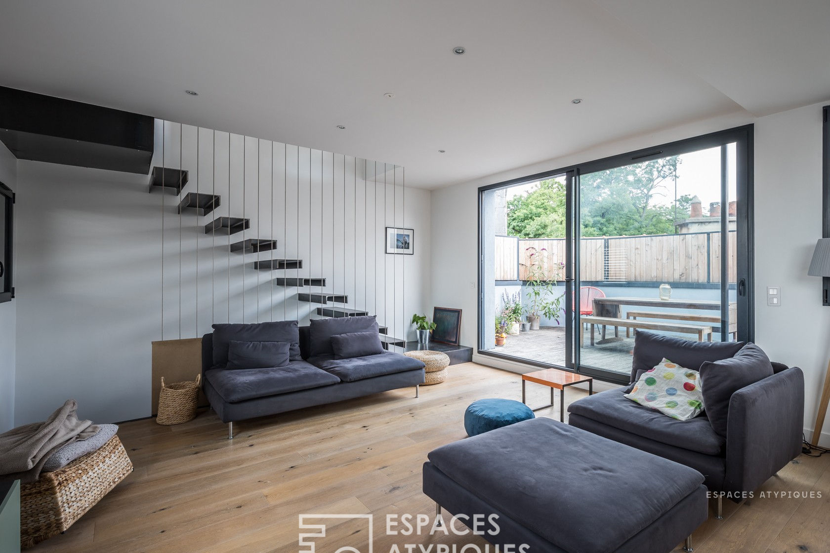 Architecte house with terraces and patio