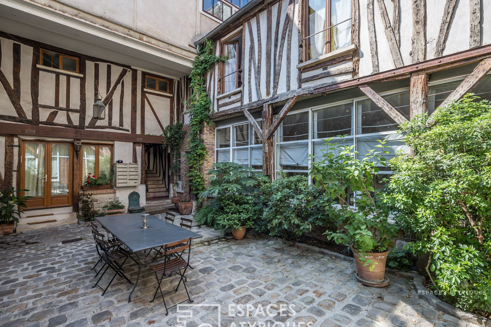 Loft sur cour pavée