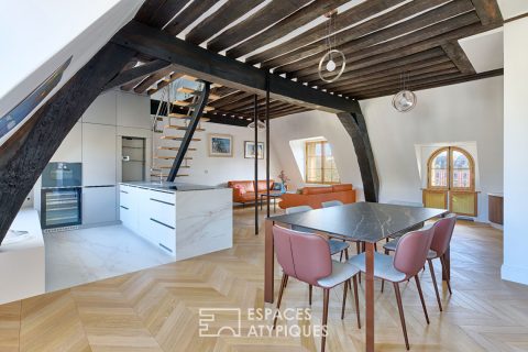 Appartement de caractère au sein de l&rsquo;Hôtel de Chaulnes sur la Place des Vosges