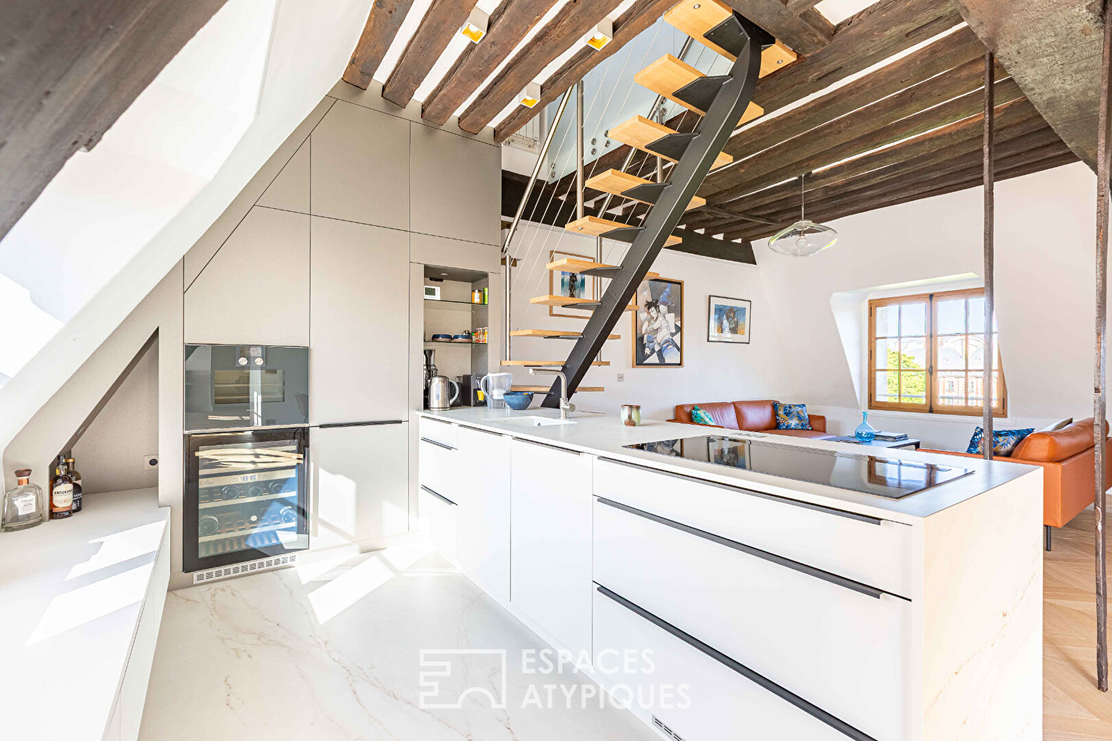 Appartement de caractère au sein de l&rsquo;Hôtel de Chaulnes sur la Place des Vosges