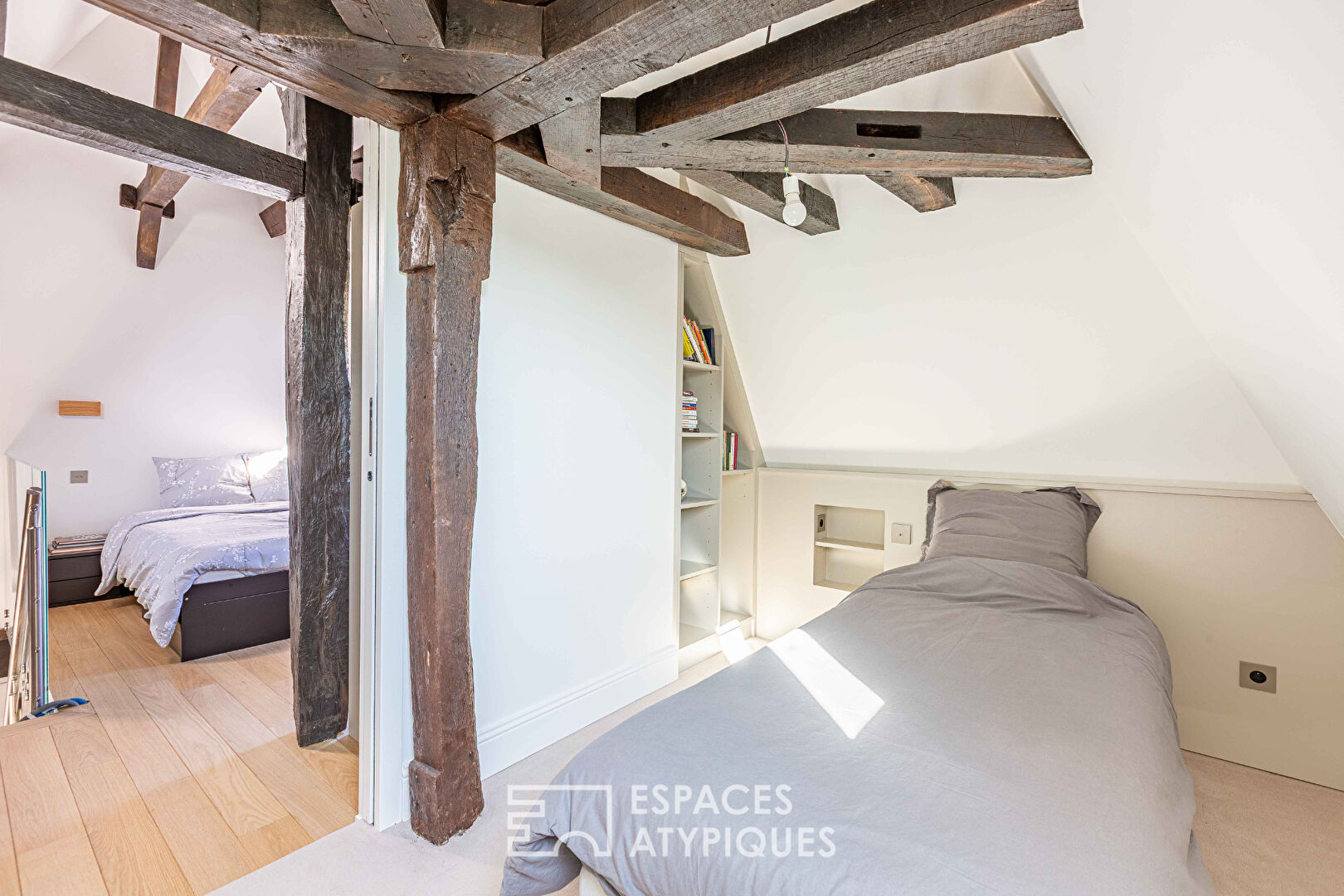 Appartement de caractère au sein de l&rsquo;Hôtel de Chaulnes sur la Place des Vosges