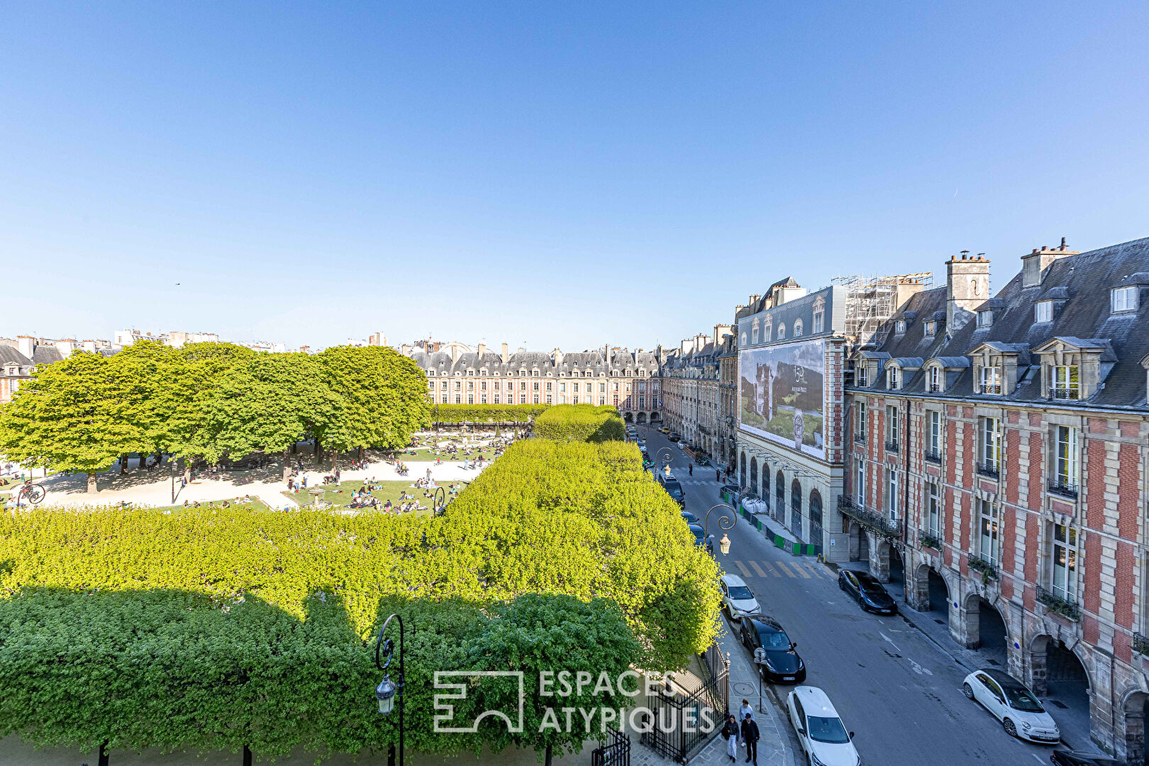 Appartement de caractère au sein de l&rsquo;Hôtel de Chaulnes sur la Place des Vosges