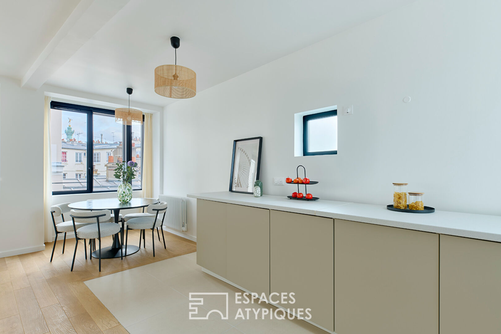 Appartement à l&rsquo;esprit atelier proche de la Place des Vosges