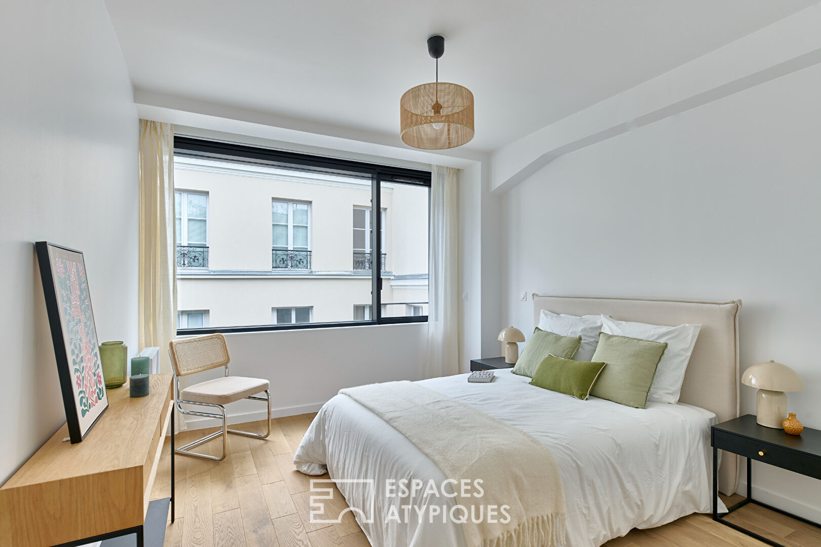 Appartement à l&rsquo;esprit atelier proche de la Place des Vosges