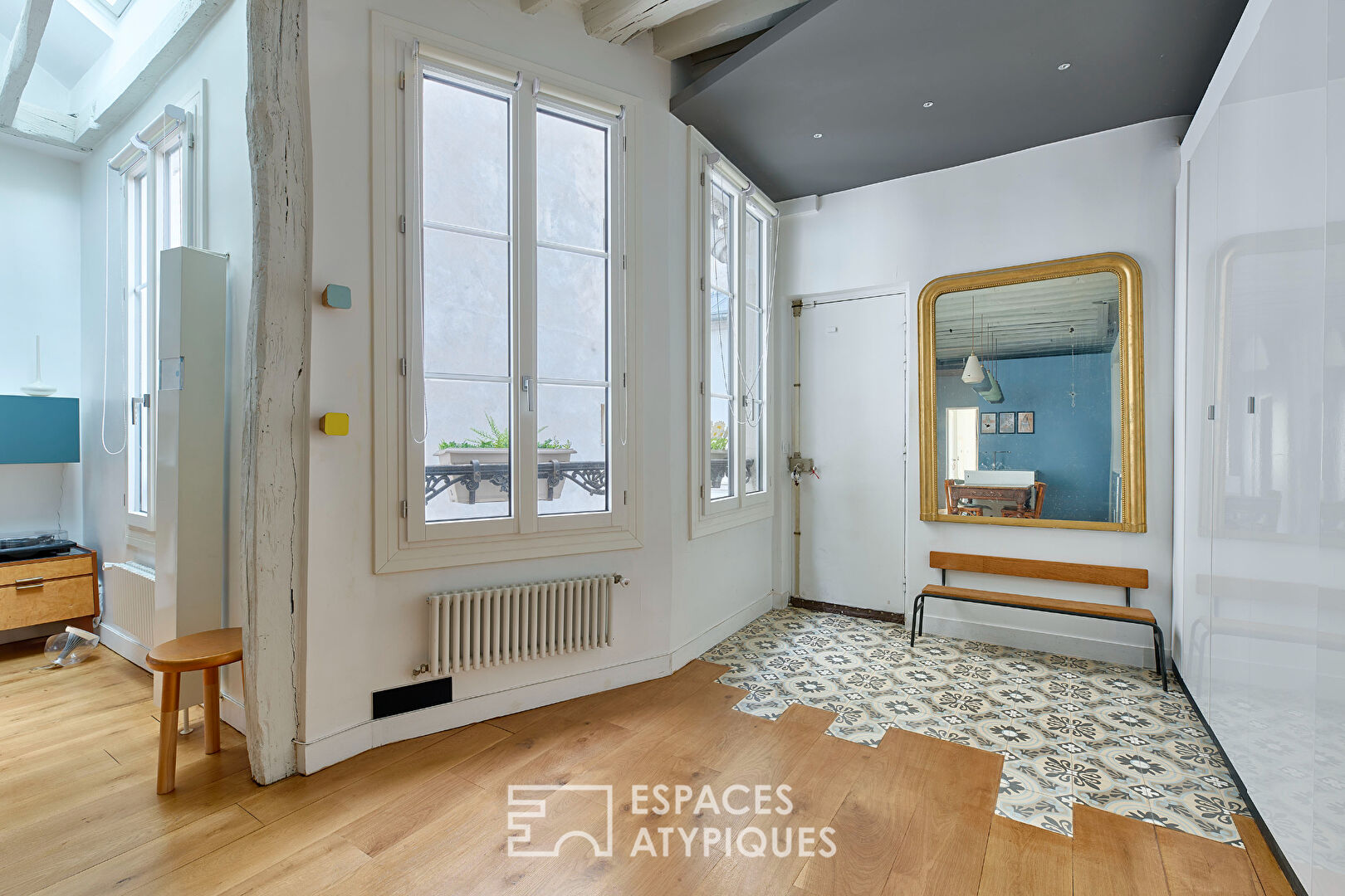 Appartement traversant et rénové au coeur du quartier des Enfants Rouges