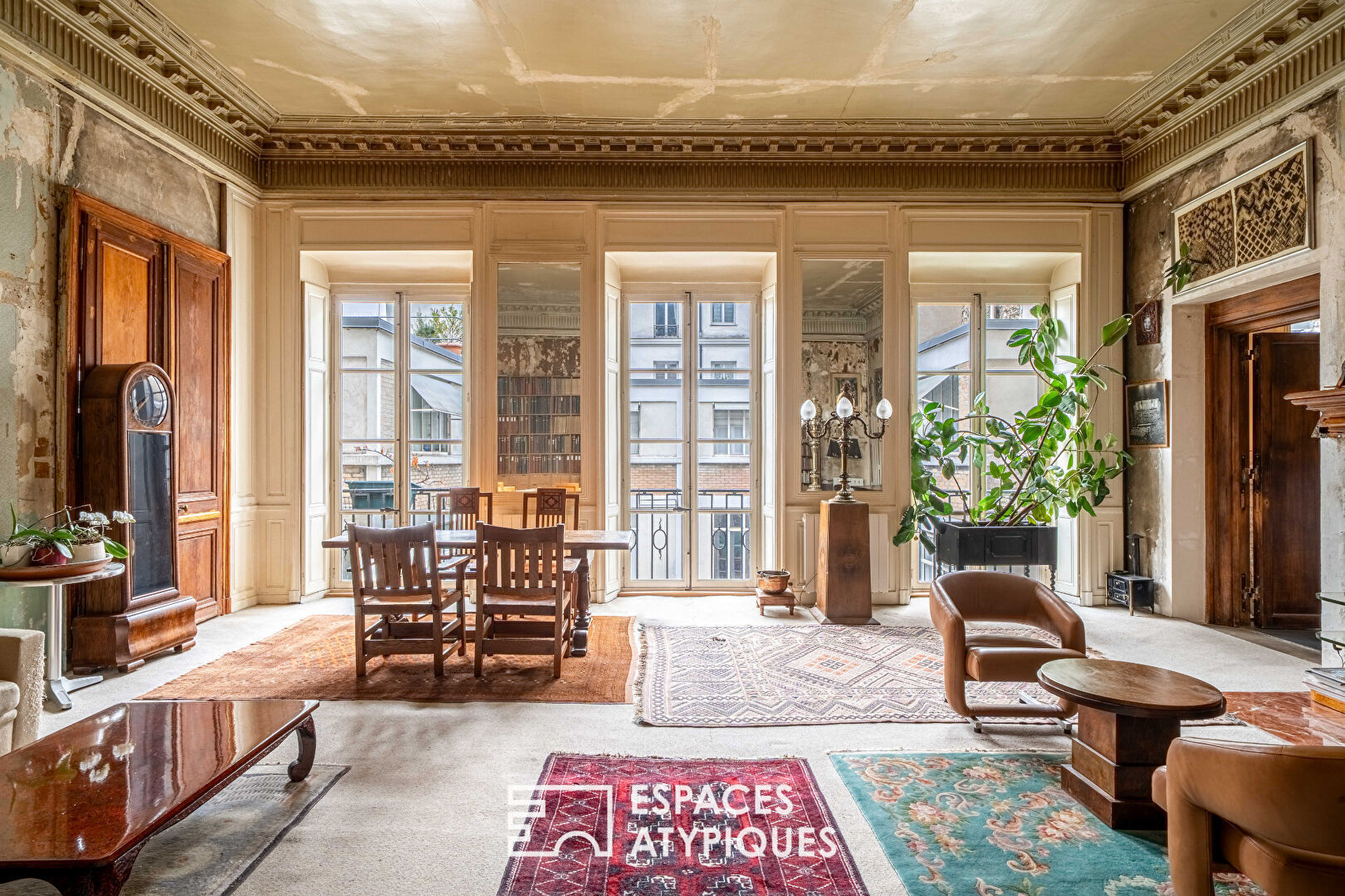 Appartement bourgeois aux volumes exceptionnels à réinventer