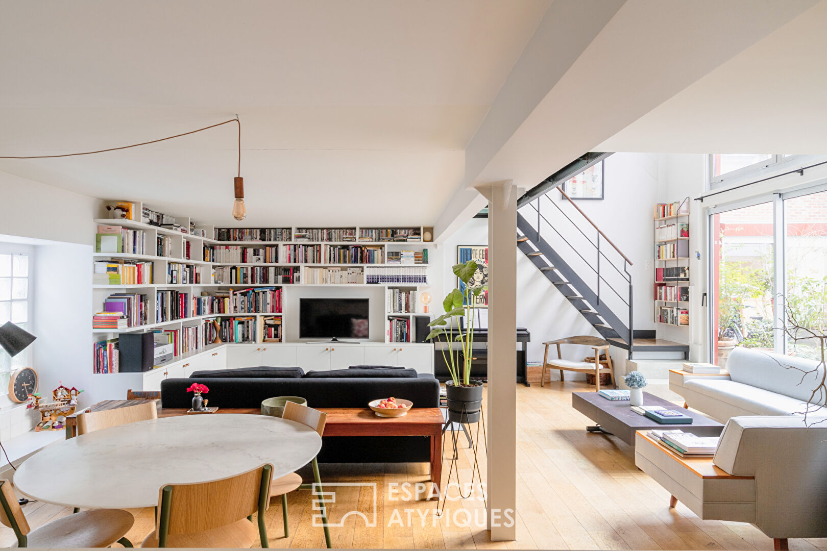 Loft au calme sur cour avec terrasse à proximité du Canal St Martin
