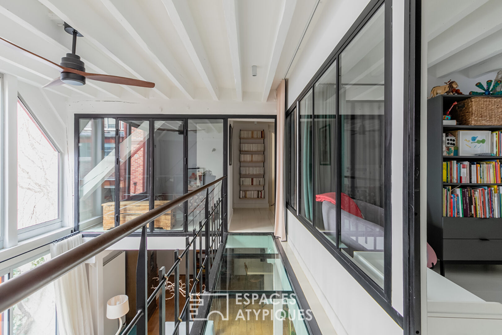 Loft au calme sur cour avec terrasse à proximité du Canal St Martin