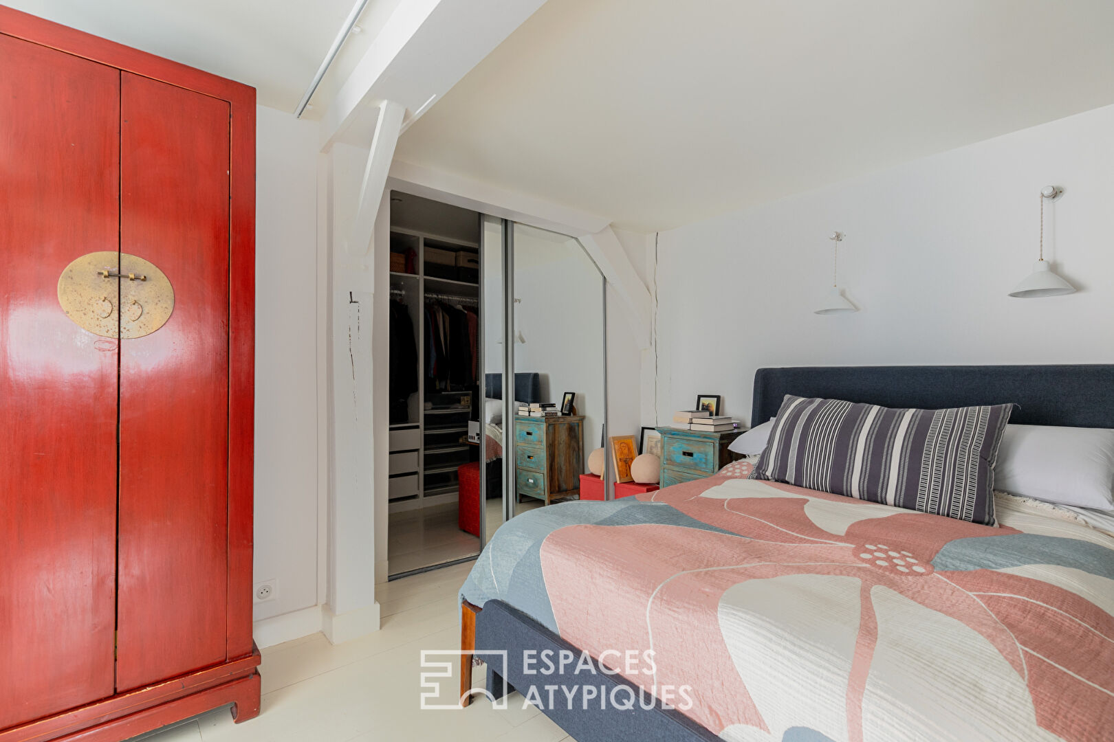 Loft au calme sur cour avec terrasse à proximité du Canal St Martin