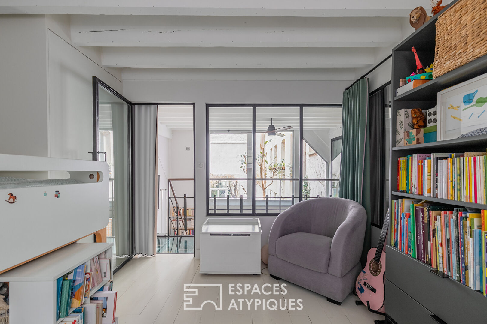 Loft au calme sur cour avec terrasse à proximité du Canal St Martin