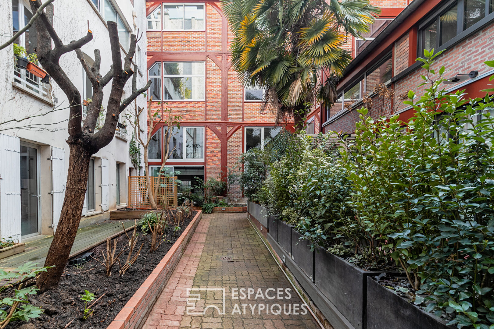 Loft au calme sur cour avec terrasse à proximité du Canal St Martin