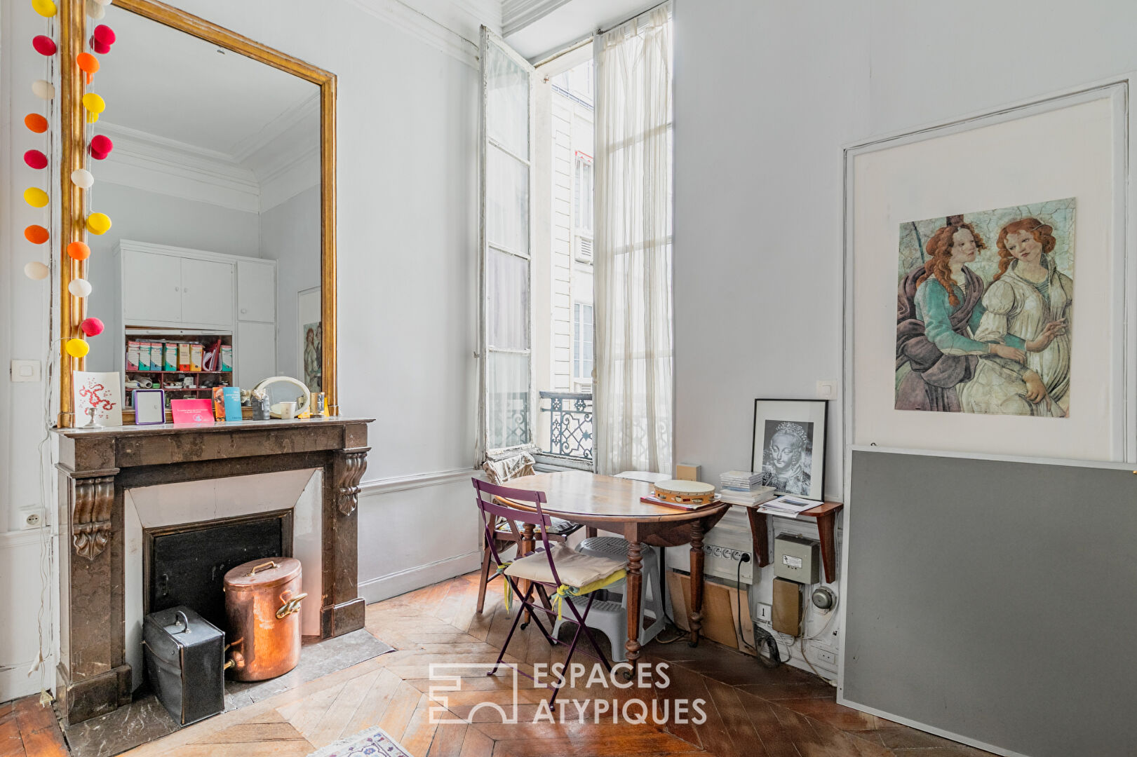 Volumes d&rsquo;exception et charme du XVIIIème à deux pas de l&rsquo;Hôtel de Ville