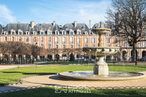 Un duplex à réinventer avec vue sur l’emblématique Place des Vosges