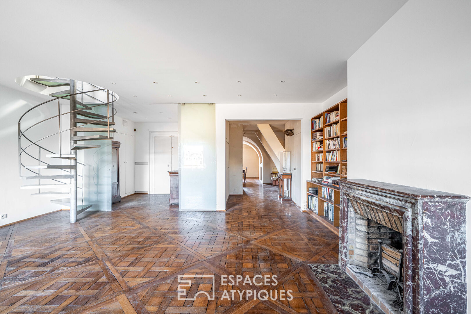 Un duplex à réinventer avec vue sur l’emblématique Place des Vosges