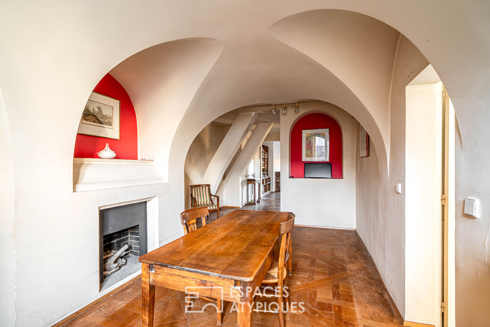 Un duplex à réinventer avec vue sur l’emblématique Place des Vosges