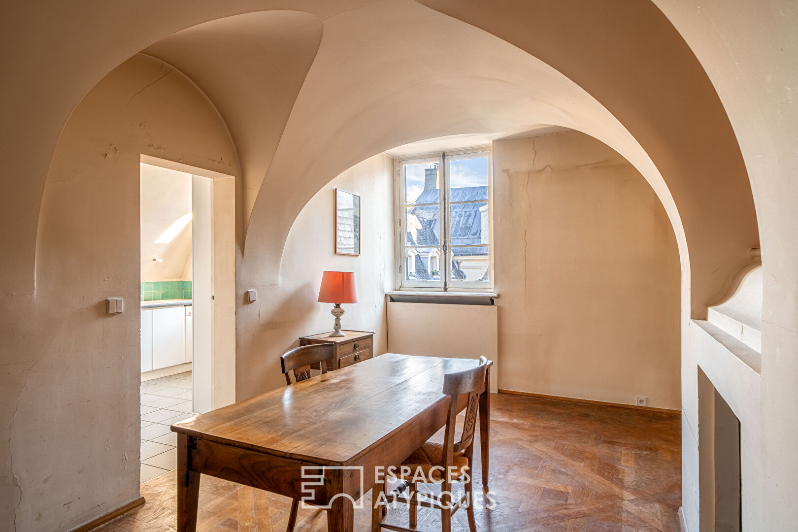 Un duplex à réinventer avec vue sur l’emblématique Place des Vosges