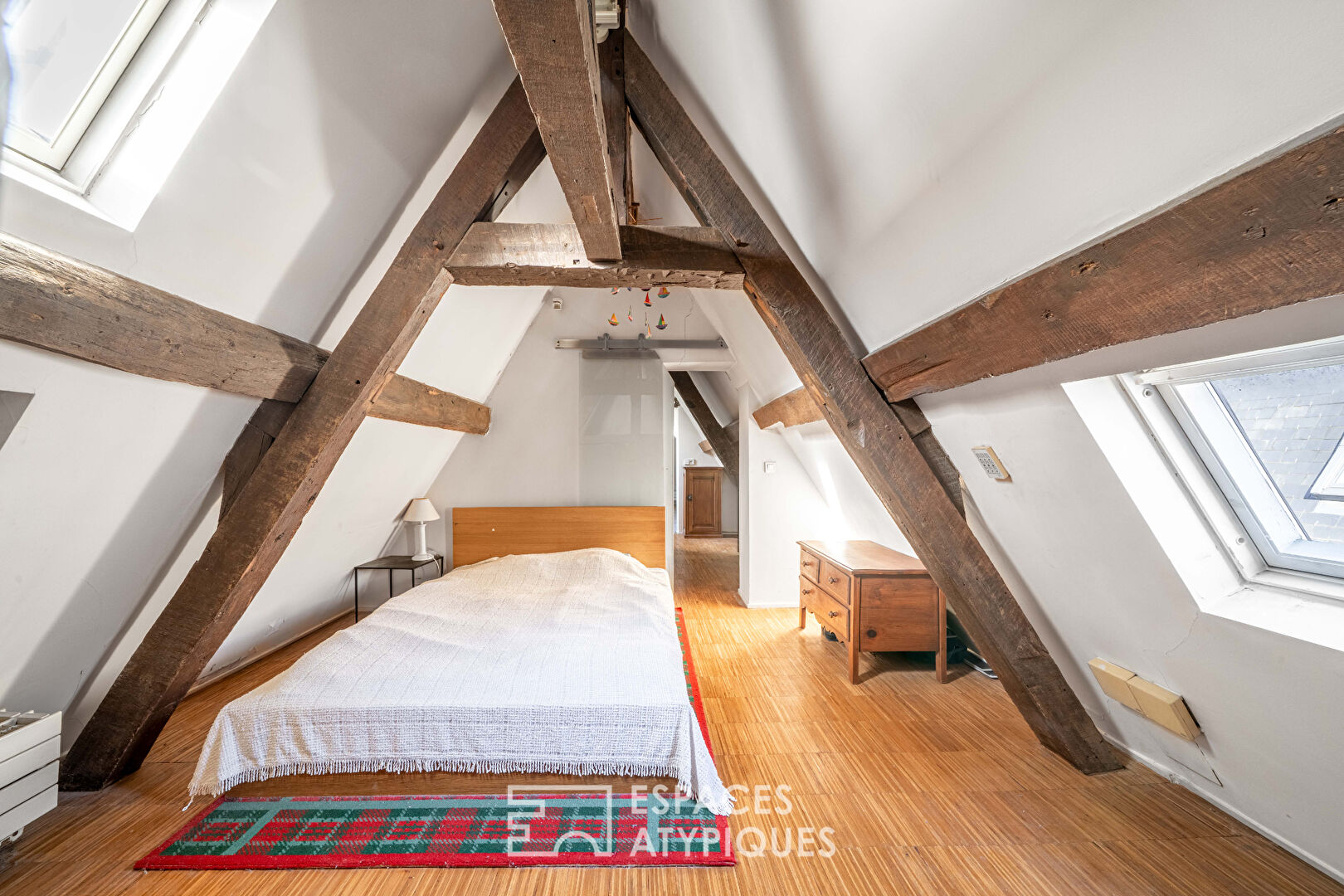 Un duplex à réinventer avec vue sur l’emblématique Place des Vosges