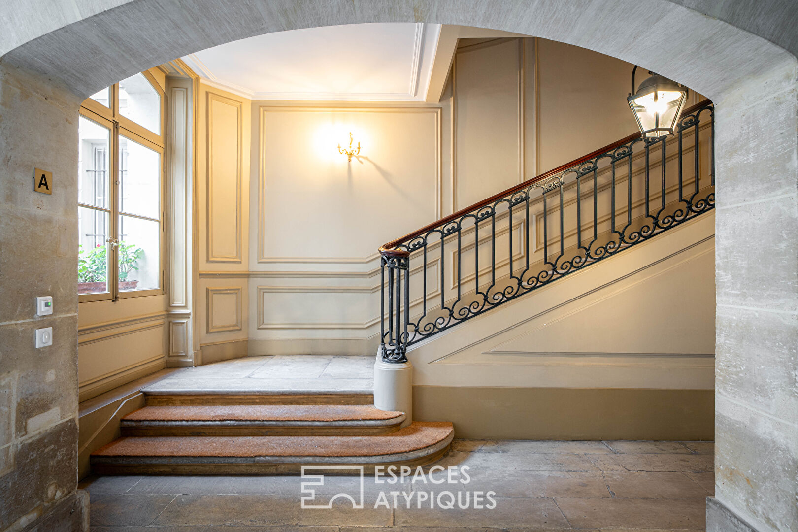 Un duplex à réinventer avec vue sur l’emblématique Place des Vosges
