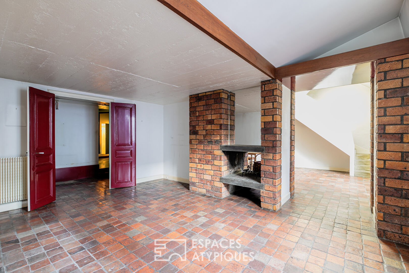 Appartement avec terrasse à réinventer au coeur du marais historique