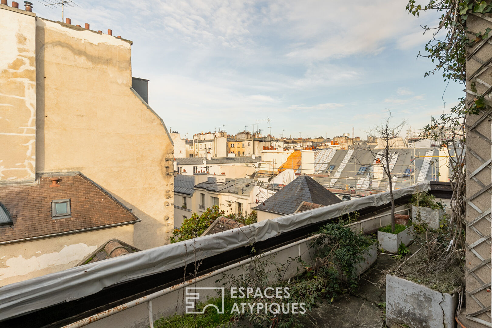 Appartement avec terrasse à réinventer au coeur du marais historique