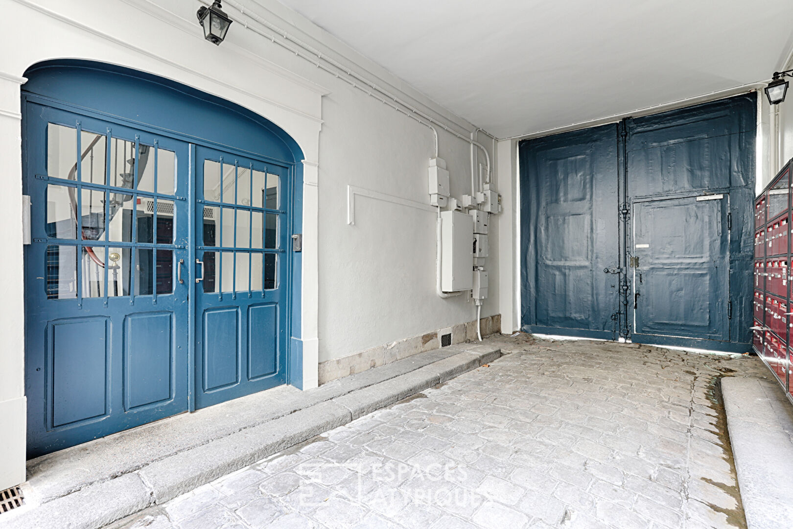 Triplex confidentiel sur cour esprit maison