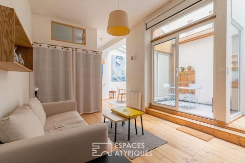 Ancien atelier confidentiel avec son patio au coeur de Belleville