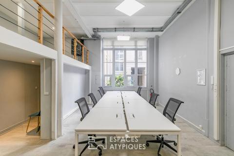 Bureaux au calme sur cour dans un bâtiment au style industriel