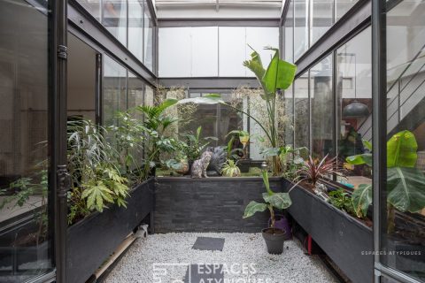 Loft sous verrières dans une ancienne usine