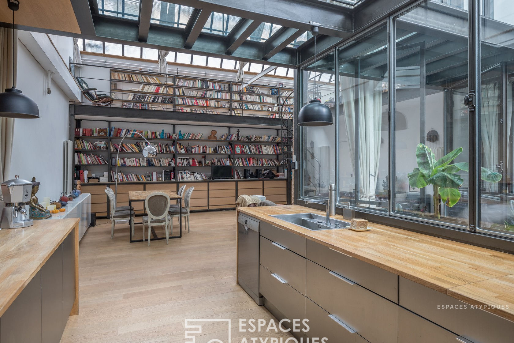 Loft sous verrières dans une ancienne usine