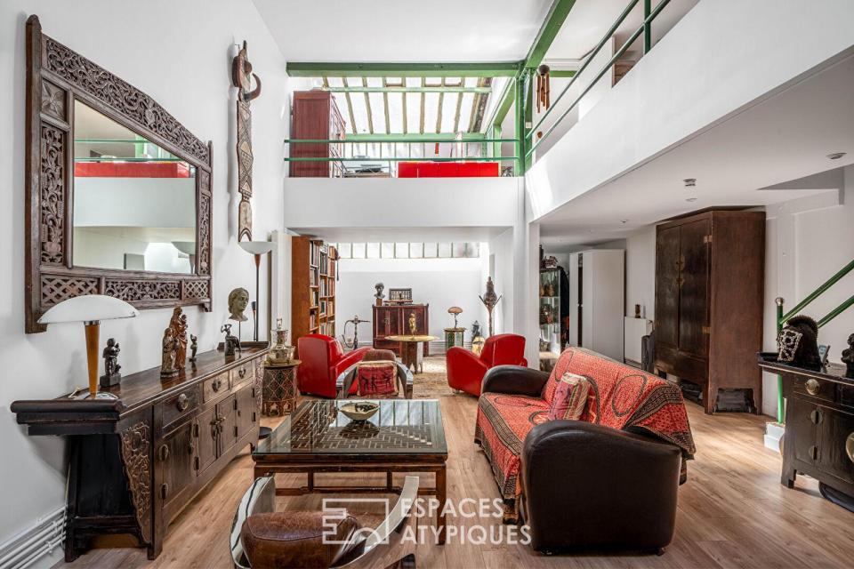 Loft à l'esprit atelier en arrière cour d'un ancien bâtiment industriel