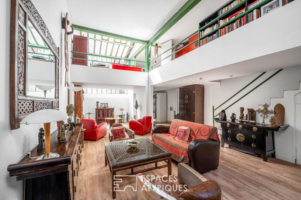 Loft à l'esprit atelier en arrière cour d'un ancien bâtiment industriel