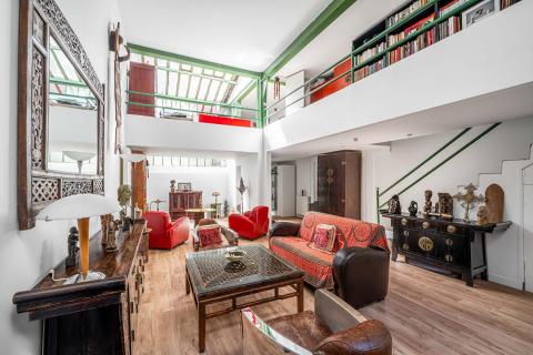 Loft à l&rsquo;esprit atelier en arrière cour d&rsquo;un ancien bâtiment industriel