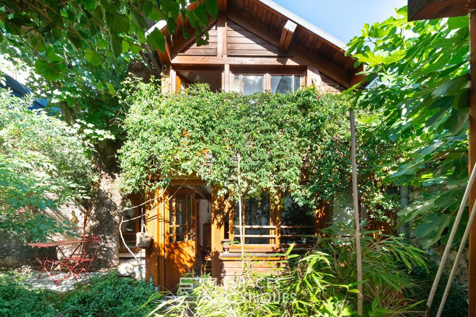 Chalet en bois aux buttes Chaumont