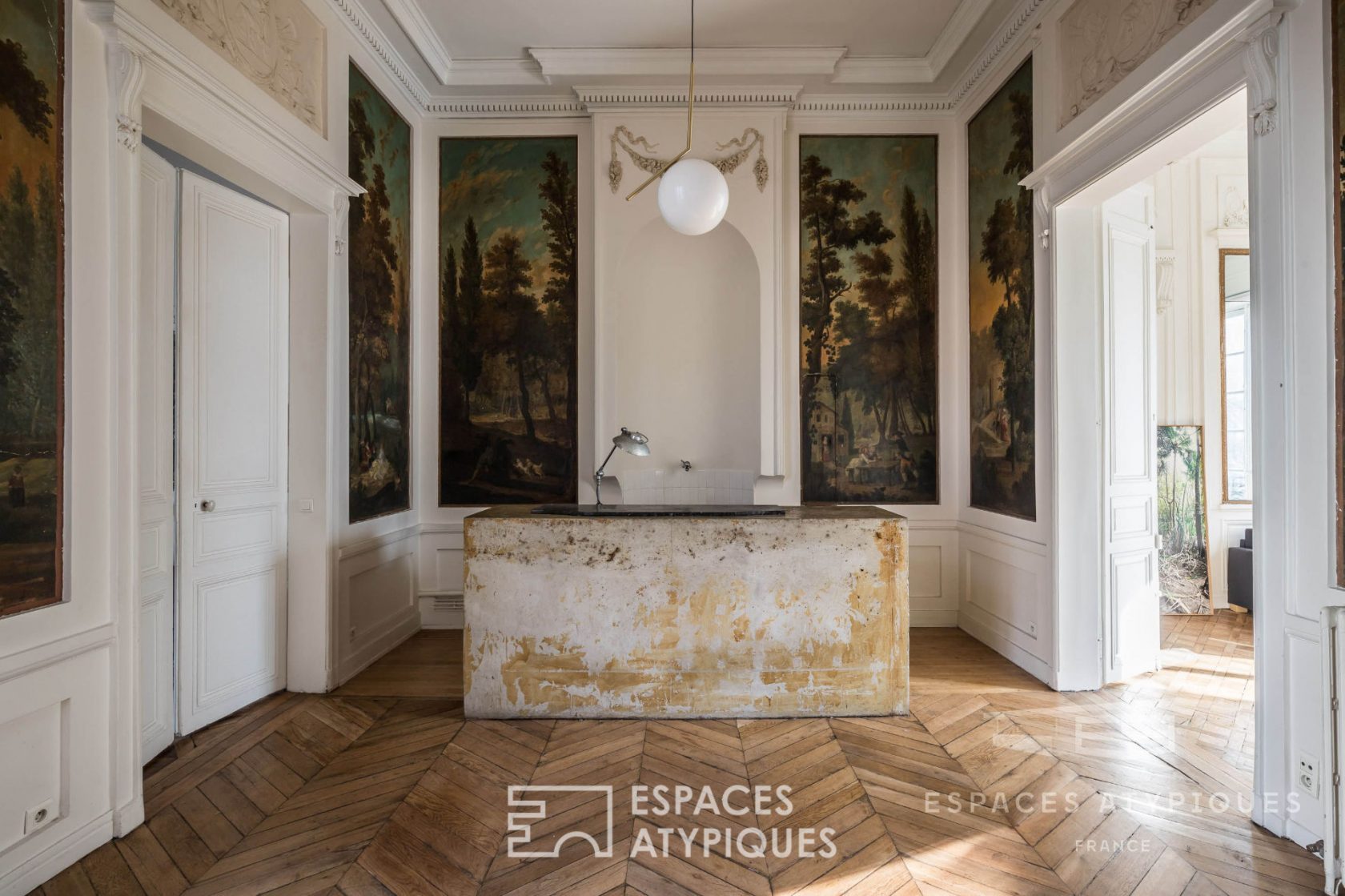 Flat with 18th century decor
