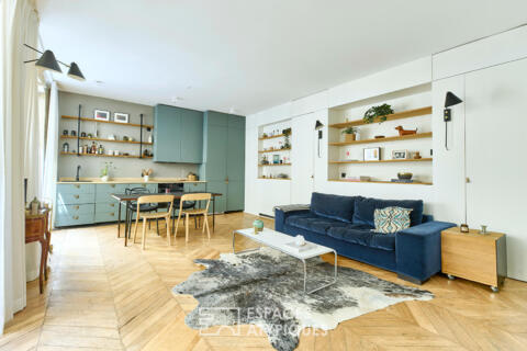 Appartement esprit atelier sur cour pavée au coeur du 10ème.