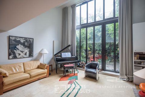 Loft avec cour arborée
