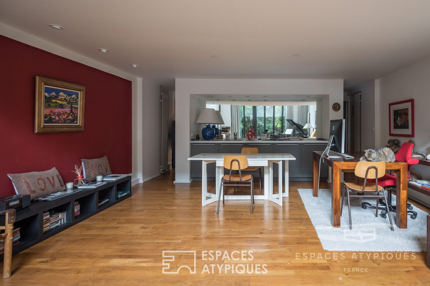 Loft avec cour arborée