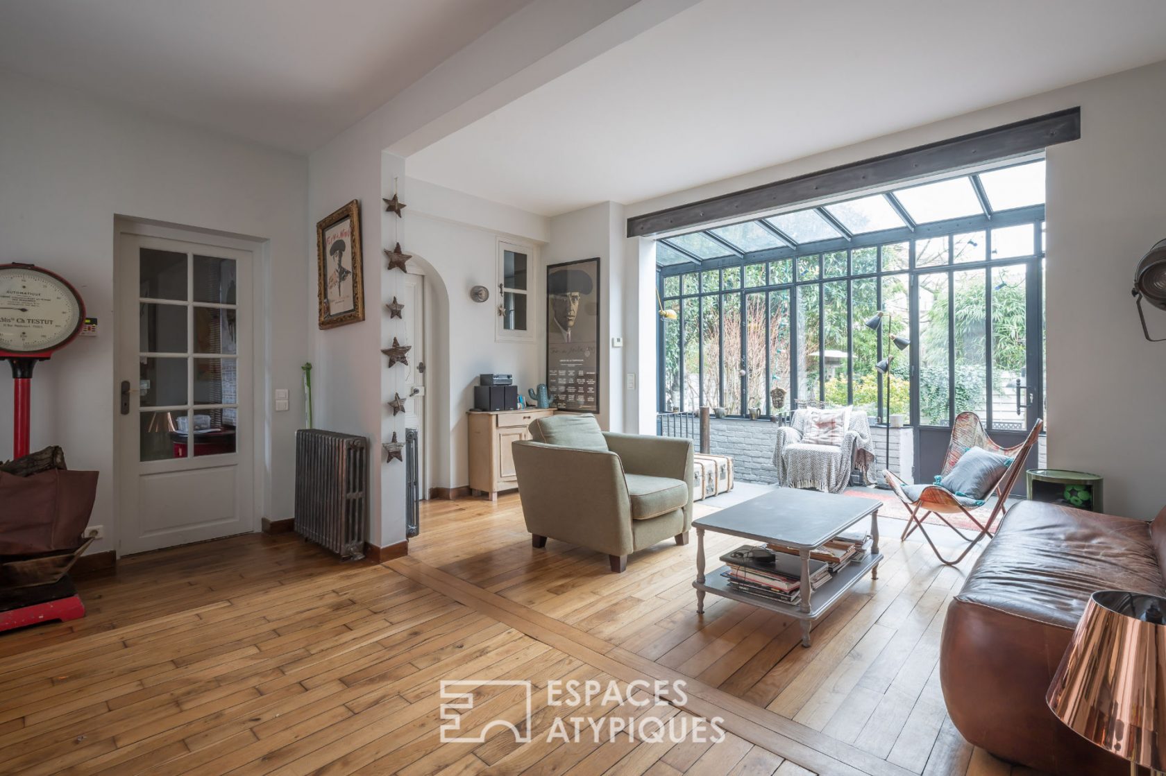 Maison avec verrière et jardin