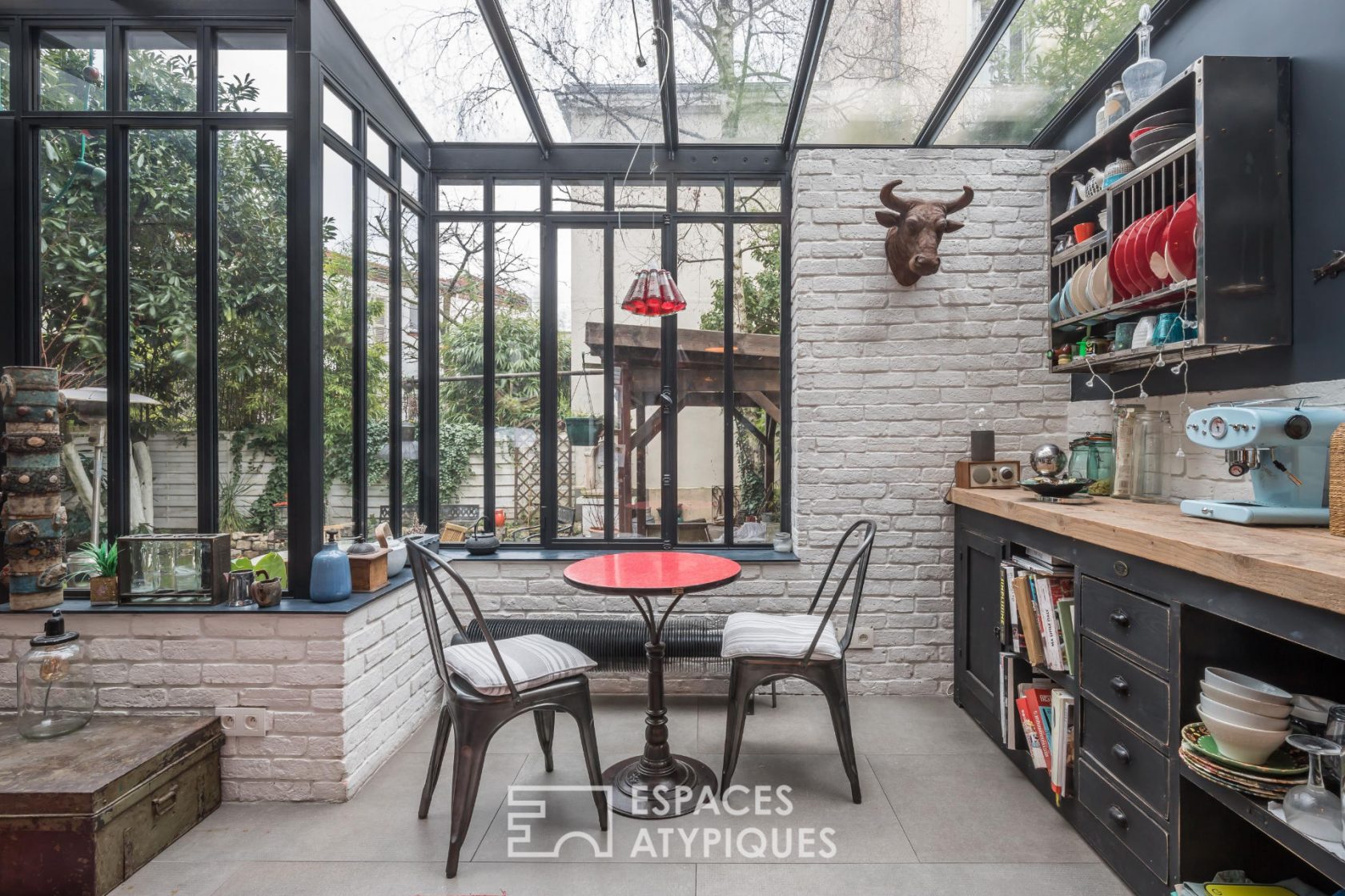 Maison avec verrière et jardin