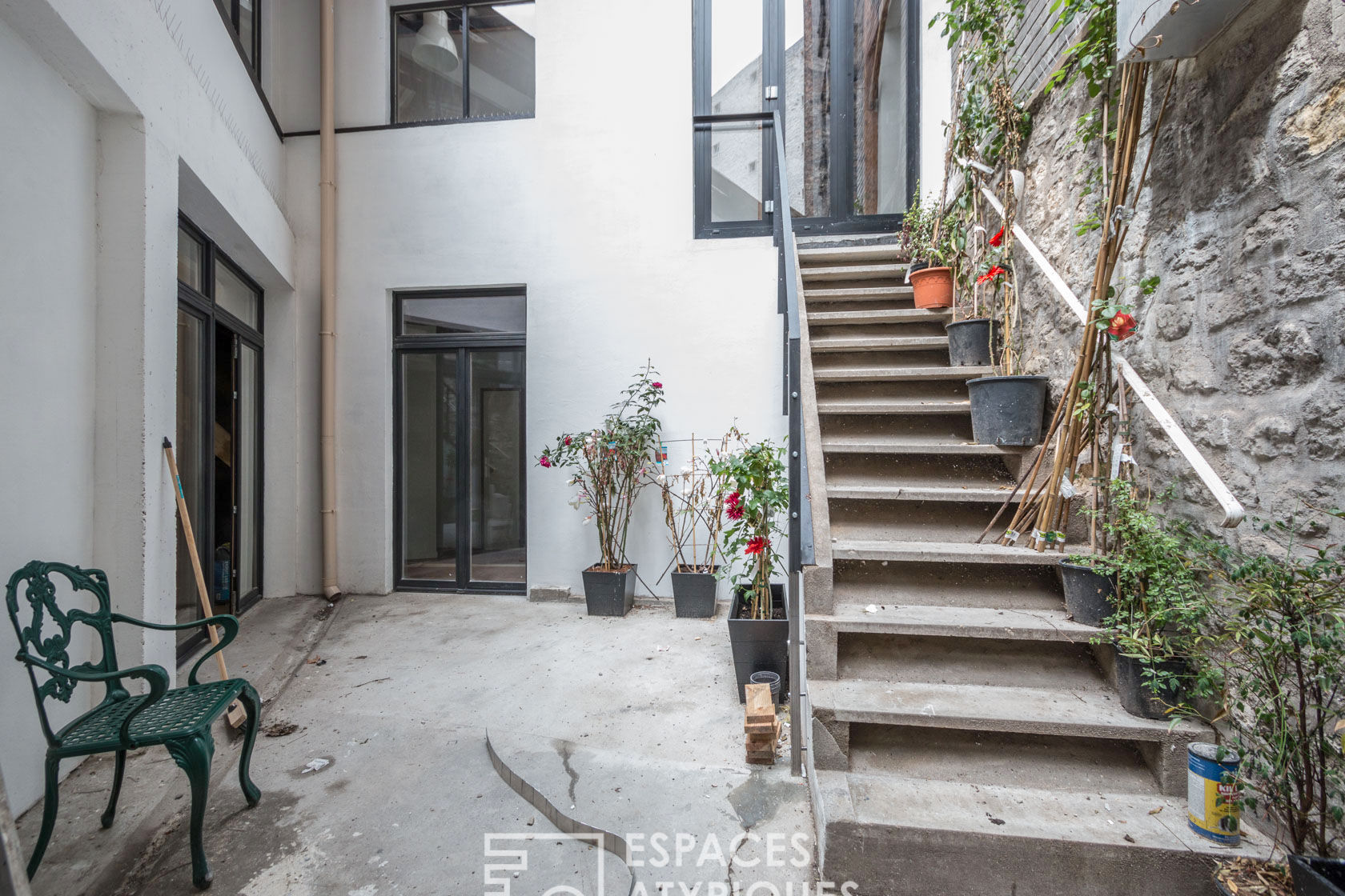 Loft avec cour dans une une ancienne menuiserie