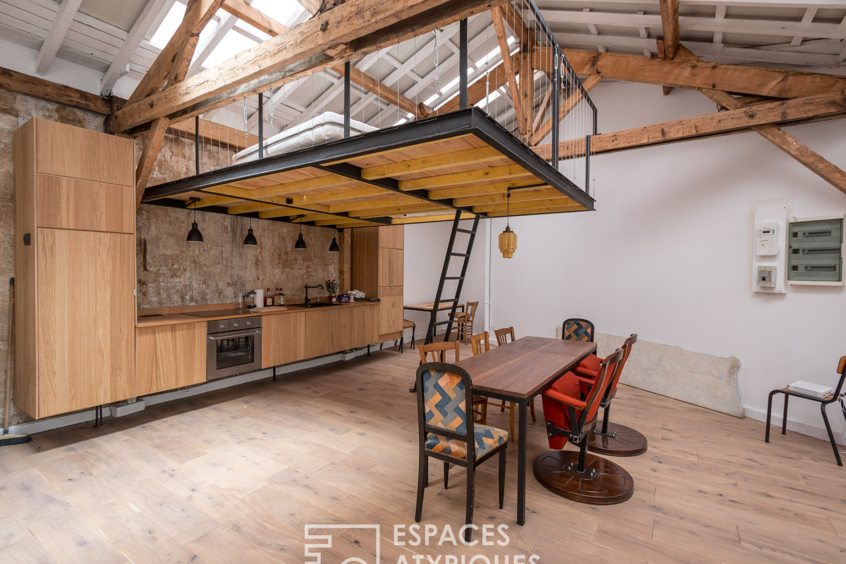 Loft avec cour dans une une ancienne menuiserie