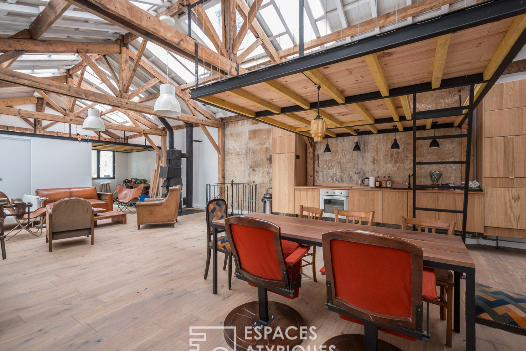 Loft avec cour dans une une ancienne menuiserie