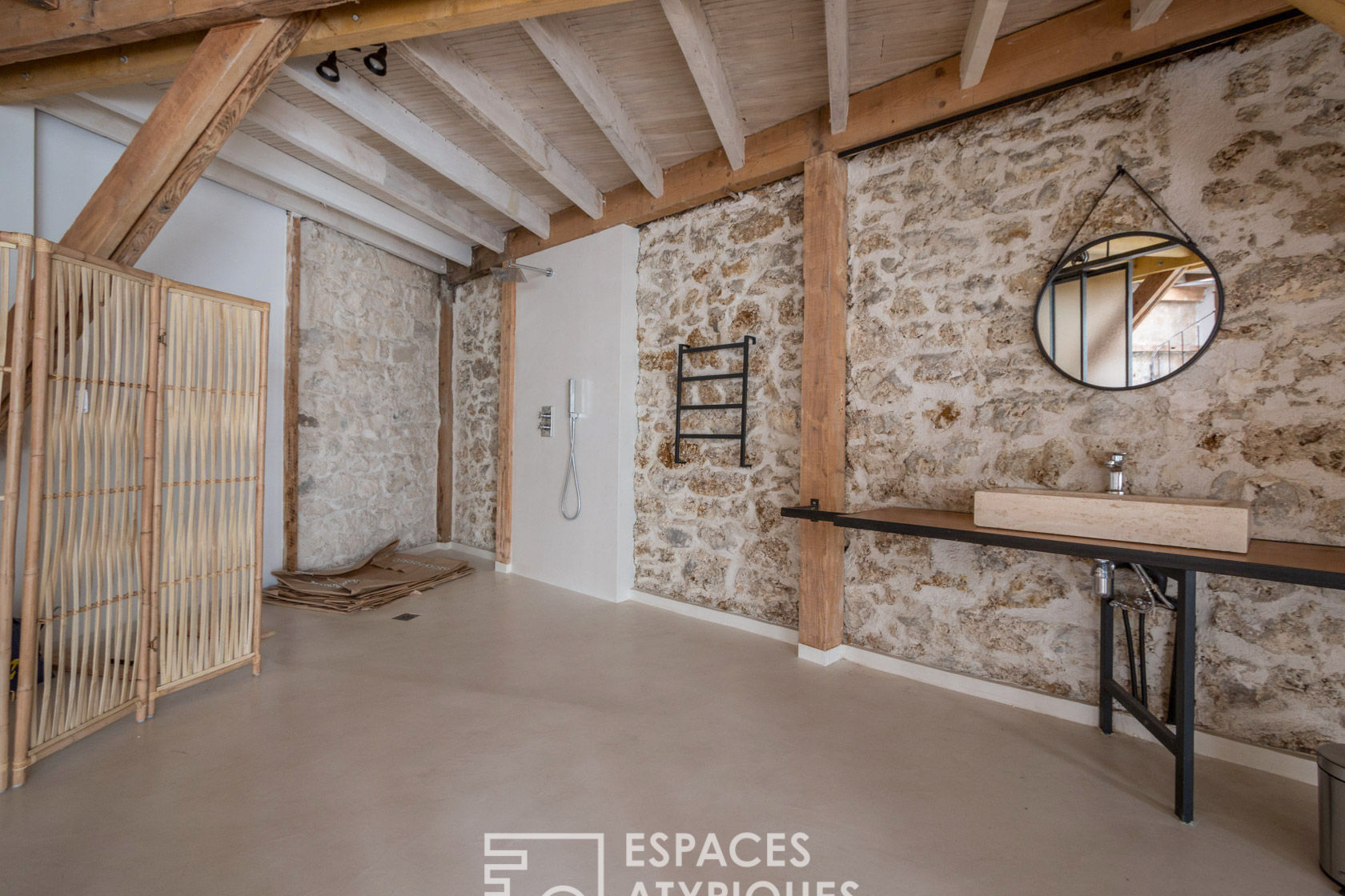 Loft with courtyard in former carpentry