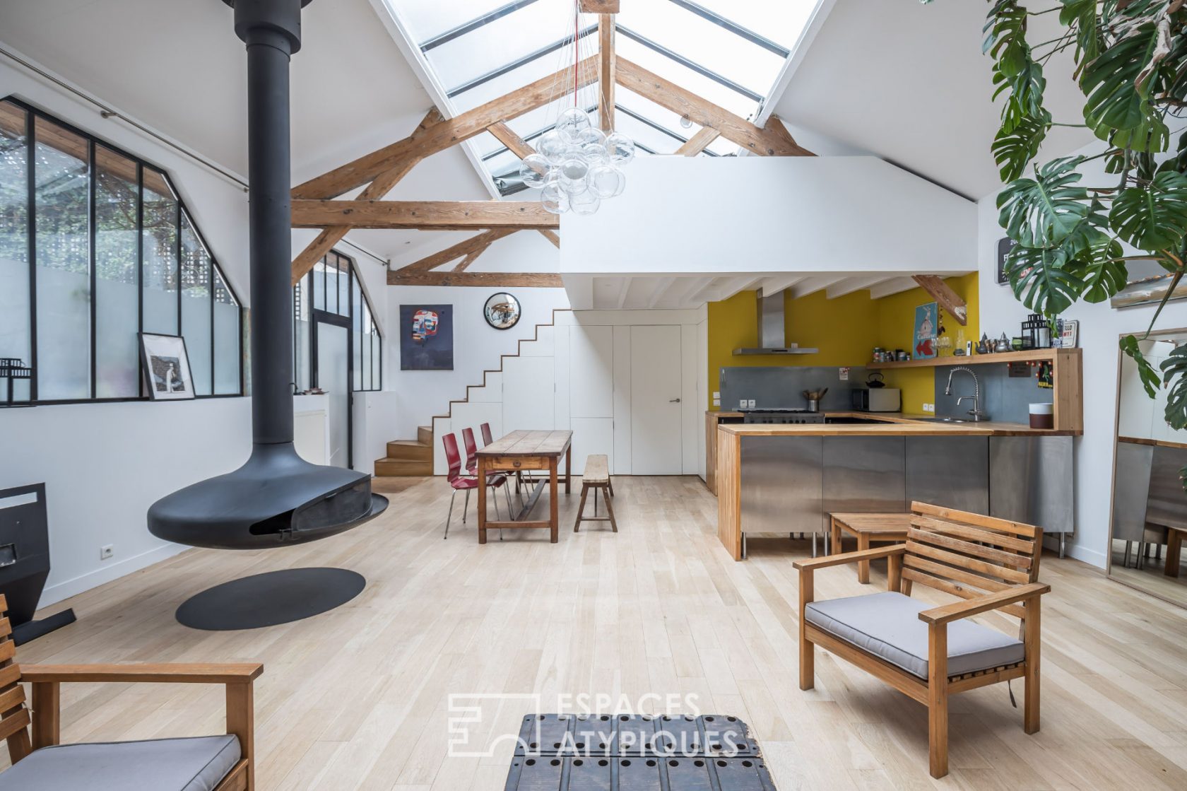Glass roof loft with garden