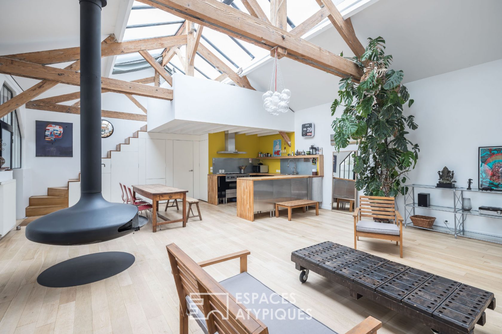 Glass roof loft with garden